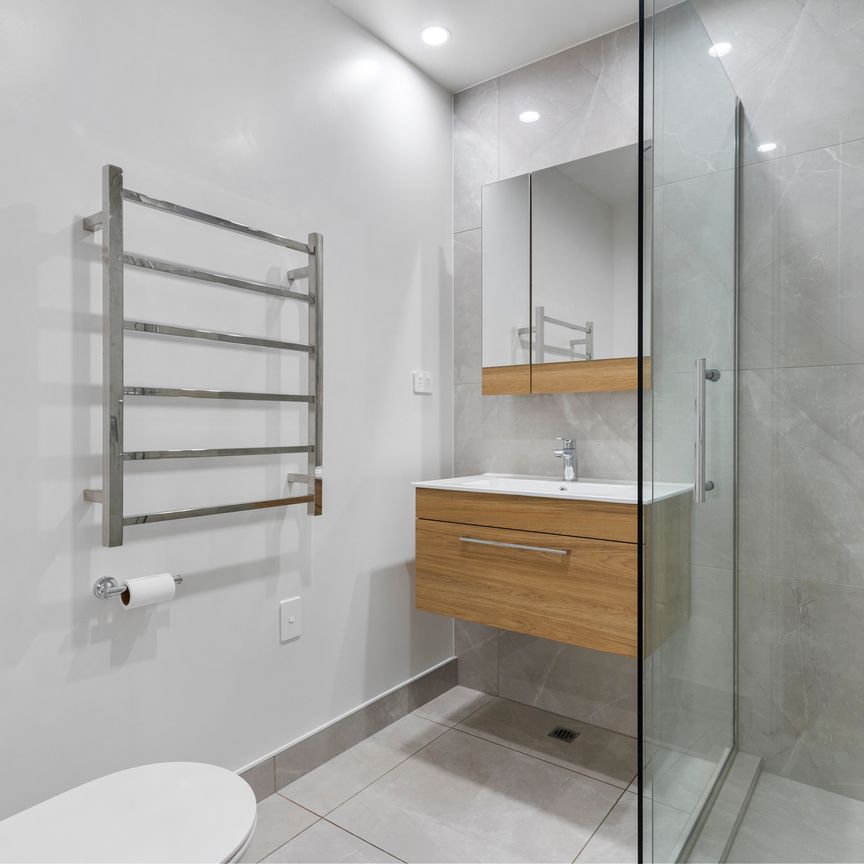 Luxury Apartment - Unbeatable Location - Photo 1