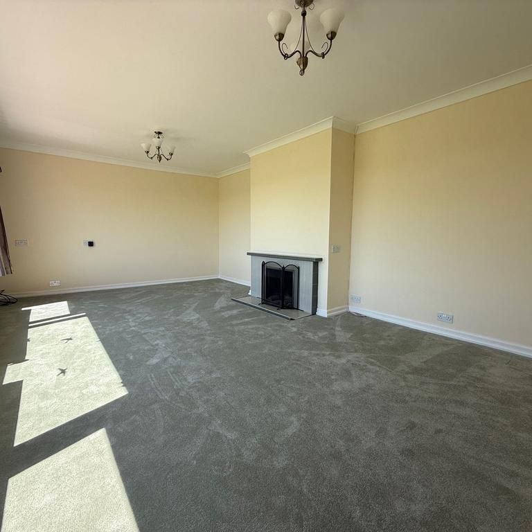 3 bedroom detached bungalow to rent - Photo 1