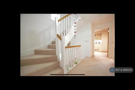 5 bedroom semi-detached house to rent - Photo 5