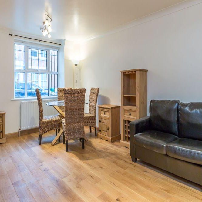 2 bedroom flat to rent - Photo 1