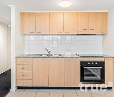 PERFECTLY POSITIONED STUDIO APARTMENT - Photo 4