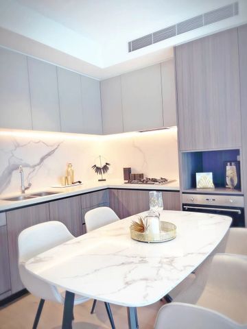 Contemporary & Modern Living ** Available Now ** - Photo 3