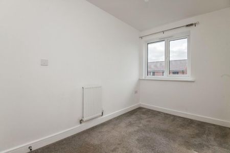 3 bedroom semi-detached house to rent - Photo 4