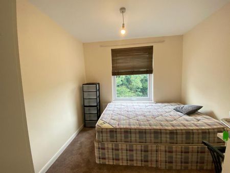1 bedroom in a house share to rent - Photo 4