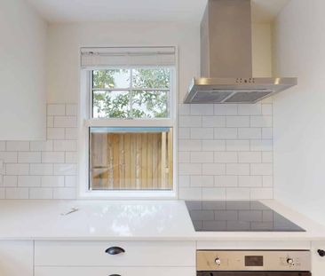 ST ALBANS/ EDGEWARE - TOWNHOUSE, 2 BEDROOMS PLUS STUDY - Photo 3