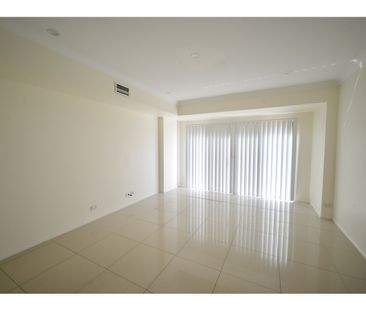 34 Oxley Drive, Paradise Point - Photo 2