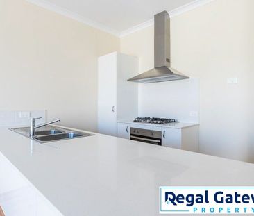 17 Vivaldi Street, HAMMOND PARK WA 6164 - Photo 5