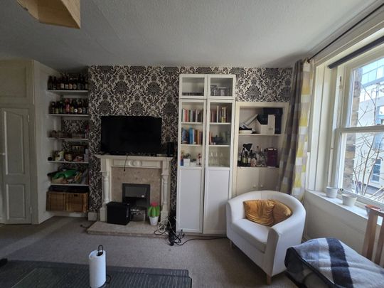 2 Bed Flat, Richmond Place, EH8 - Photo 1