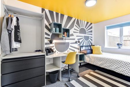 1 bedroom in a house share to rent - Photo 2