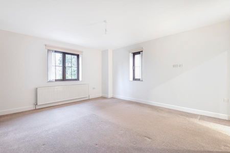 Orchard Drive, Woking, Surrey, GU21 - Photo 4