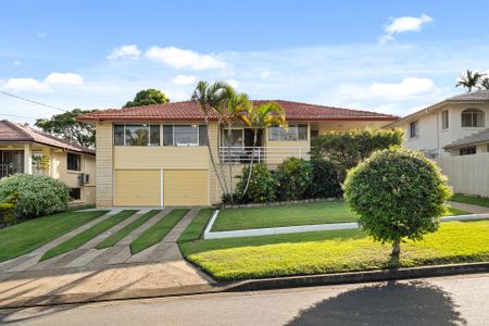 EXCEPTIONAL FAMILY LIVING IN CHERMSIDE WEST IDYLLIC SUBURB - Photo 3