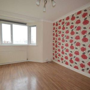 Rainham Road South, Dagenham, RM10 - Photo 2