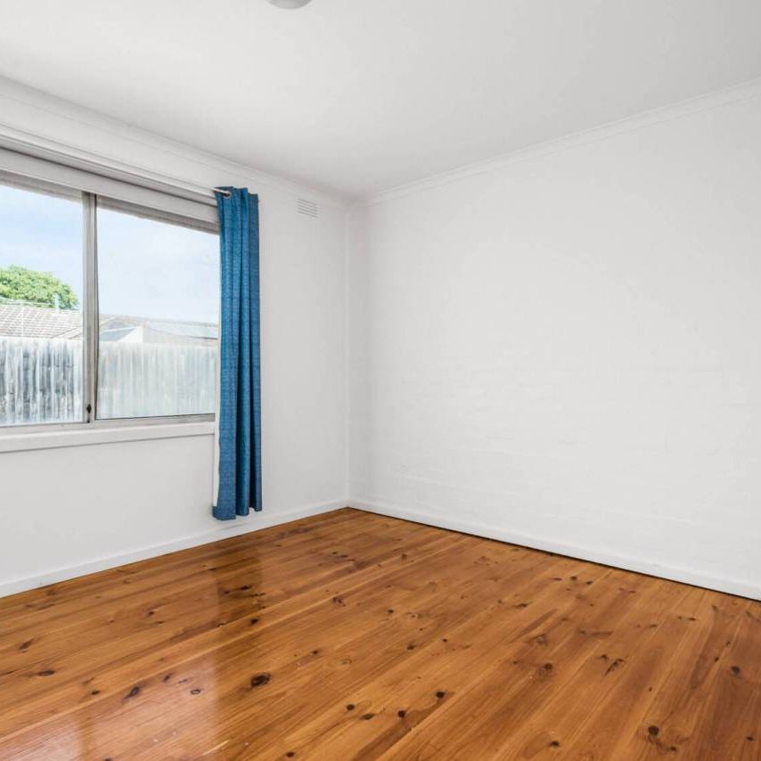 SPACIOUS | TWO BEDROOM | QUIET BLOCK - Photo 1