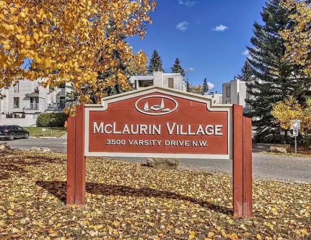 WALK distanc to UC, Brentwood LRT! 2-beds cozy townhouse with parking +AC | 3500 Varsity Dr NW, Calgary - Photo 1