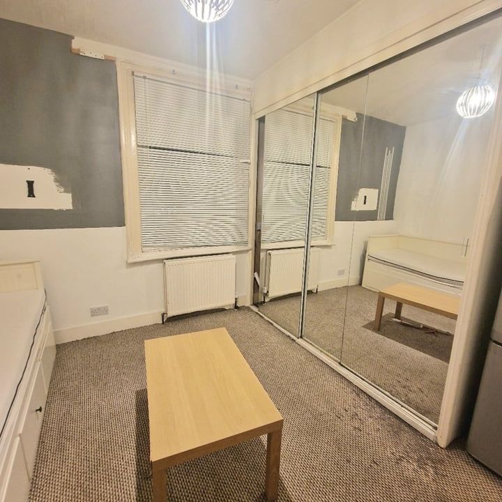 1 Bed Flat, Perham Road, W14 - Photo 1