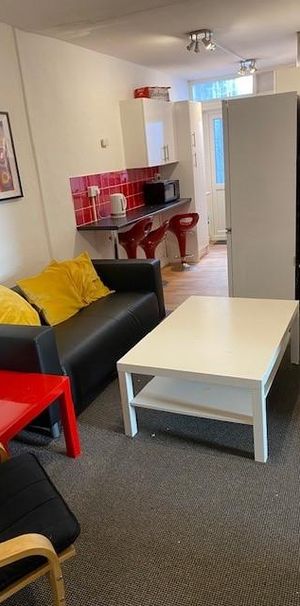 3 bedroom flat share to rent - Photo 1