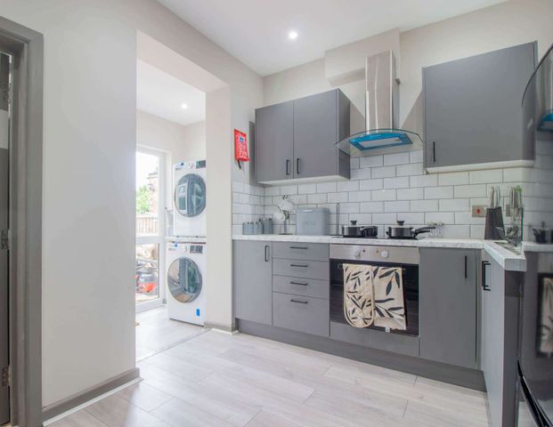 Frederick Road Room 3 - Photo 1