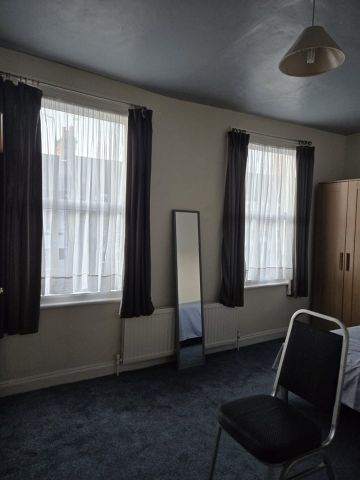 Room in a Shared House, Felixstowe Road, NW10 - Photo 4