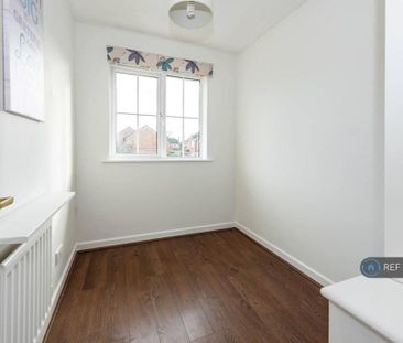 4 bedroom semi-detached house to rent - Photo 4
