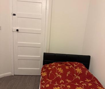 Room in a Shared House, Westcroft Way, NW2 - Photo 3