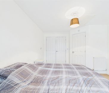 St James Gardens, Trowbridge, Wiltshire, BA14 - Photo 2
