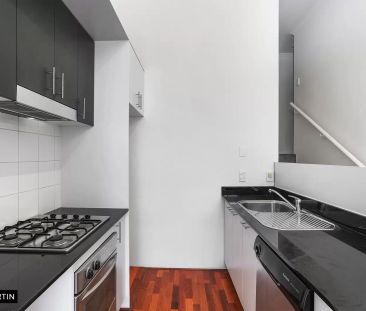 MGM MARTIN - TWO BEDROOM APARTMENT - Photo 2