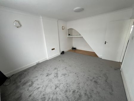 2 Bed Flat, London, N12 - Photo 3