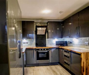 7 Bed 2 Bath - Photo 6