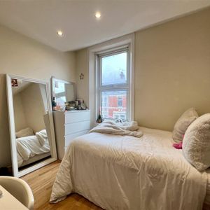 6 bedroom house to rent - Photo 2