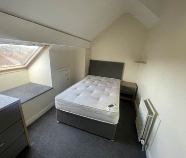 St Chads View (room 5), Headingley , Leeds - Photo 3