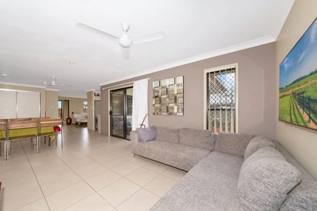 5 Limerick Way, Mount Low. - Photo 2