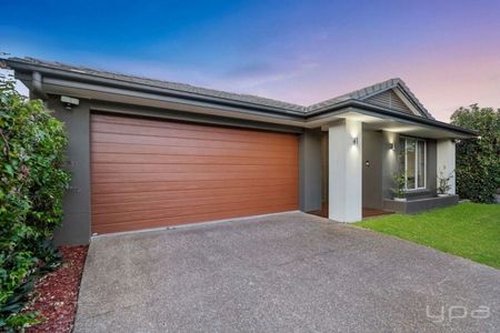 Luxury Family Living with heart! - Photo 2
