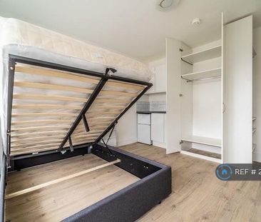 1 bedroom in a house share to rent - Photo 3