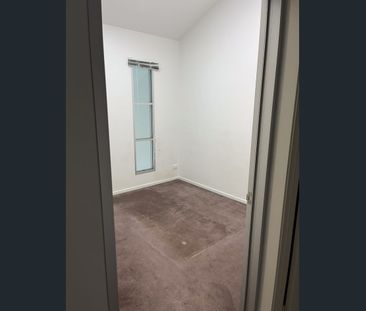 central Adelaide split level apartment - Photo 2