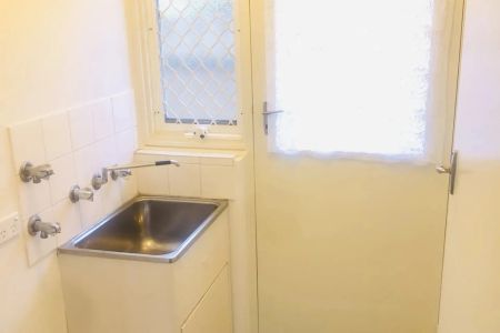 Low-Maintenance Living in Prime Clearview Location - Photo 3
