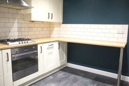 3 bedroom semi-detached house to rent - Photo 5