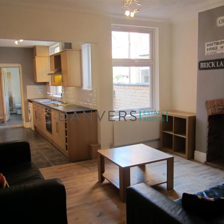 4 bedroom terraced house to rent - Photo 1