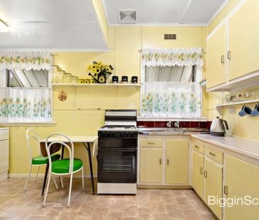 Charming Home Moments from the Beach - Photo 5