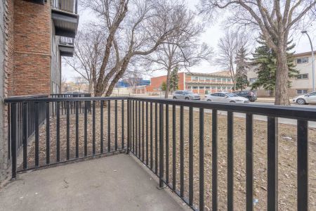 METRO PARK PLACE — 2 bdrm, 2 LEVELS - Photo 3