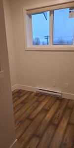 Brand New Beautiful 3 Storey Town Home! ONLY 4 OTHER UNITS Near Downto - Photo 3