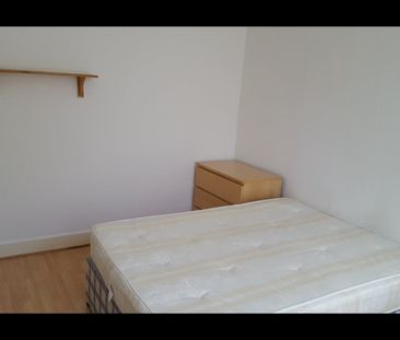 Room in a Shared House, Chapter Road, NW2 - Photo 1