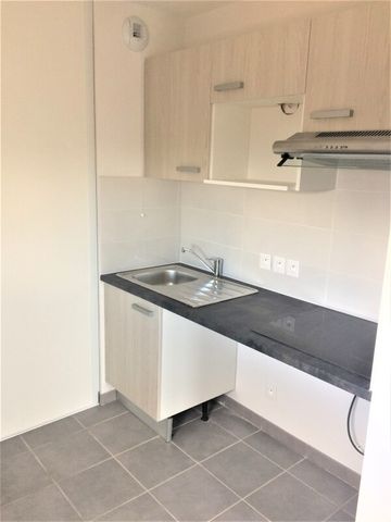 Location Appartement 4 pièces 76m² BEGLES 33130 - Photo 3