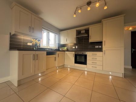 32 Woodland Grove, Ballymena, BT43 6WJ - Photo 2