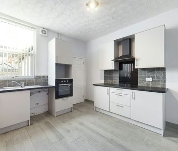 Terraced House to rent on - Photo 3