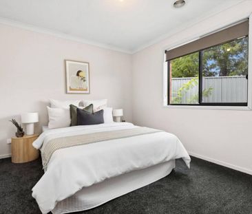 Stylish Single Level Sanctuary - Photo 5