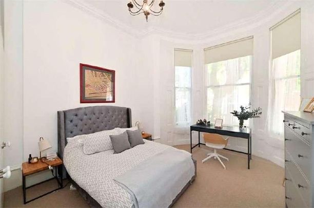Earls Court Square, Earls Court, London, SW5 - Photo 1