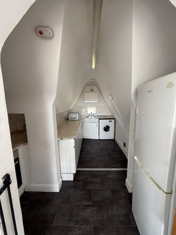 2 Bed Flat, London, HA3 - Photo 3