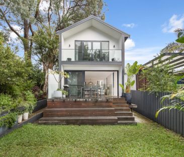 Classic Beauty Meets Architecture and Contemporary Style - Photo 3