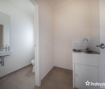 Modern Townhouse - Photo 6