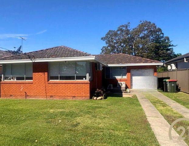 3 Bedroom Home in the Heart of Carramar! - Photo 1